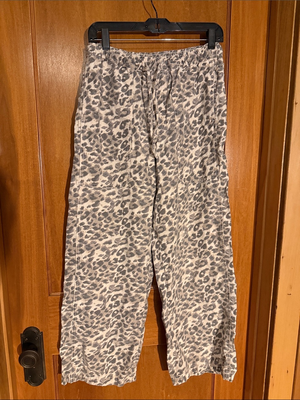 aerie White and Gray Leopard Print Wide Leg Carpenter Pant - Small